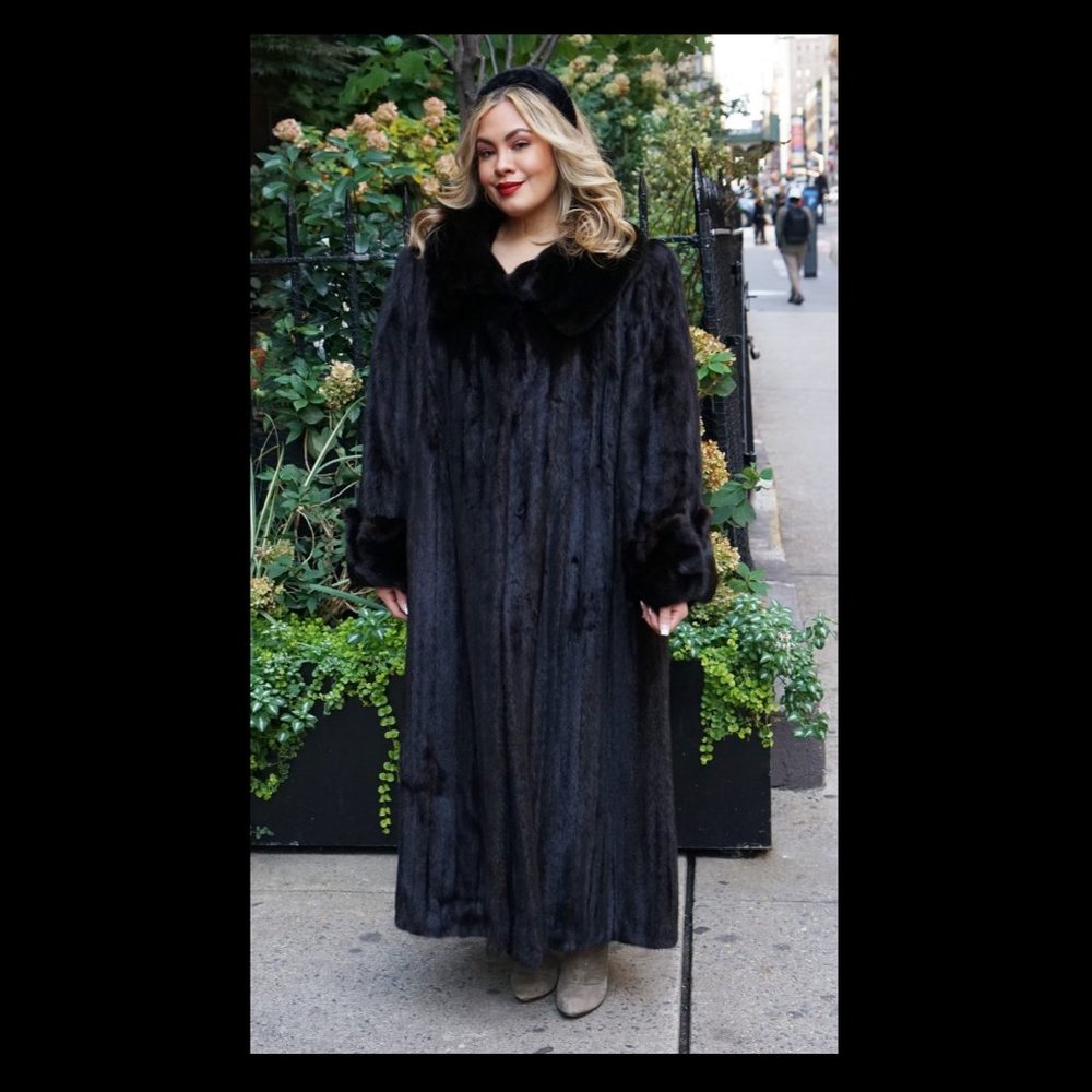 Plus Size Pre-Owned Ranch Mink Coat Size 16-20